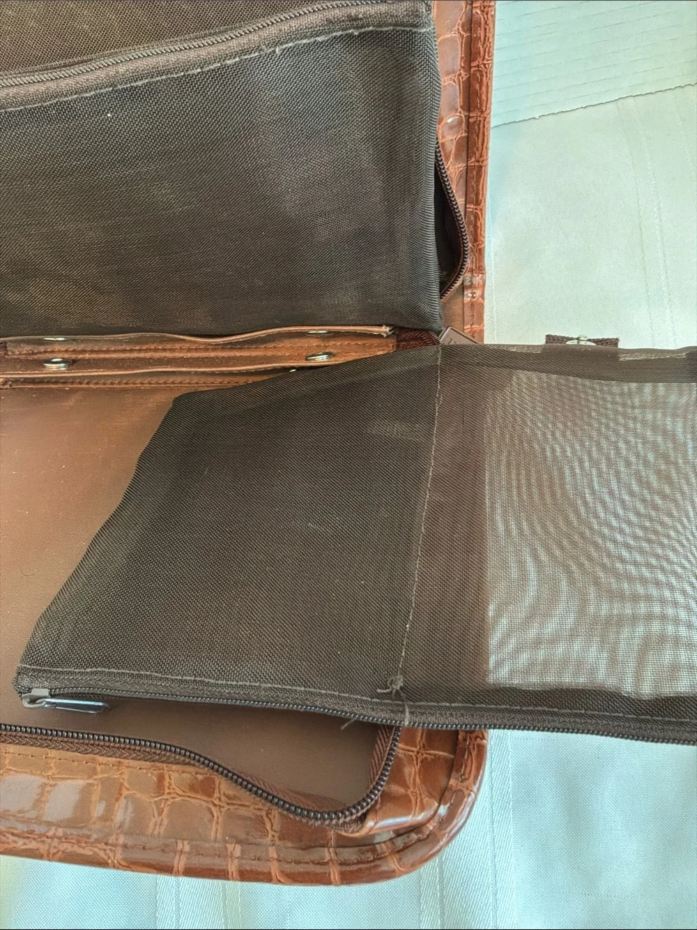 Fashion Fair croc faux leather travel cosmetic binder organizer unisex